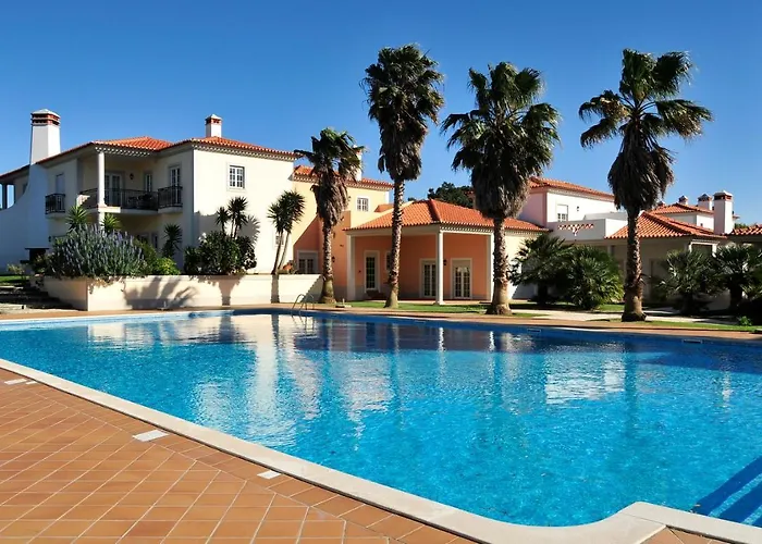 Praia Del Rey Bythe Pools